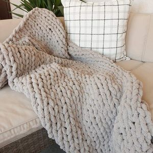 Chunky Knitted Throw Blanket (light grey)